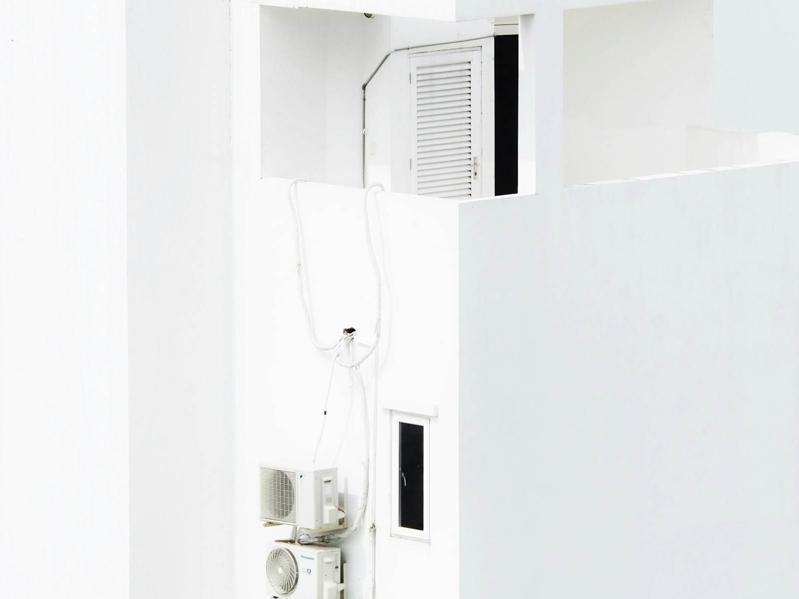Duvara monte split klima iç ünitesi — Menderes Klima Servisi air conditioning service